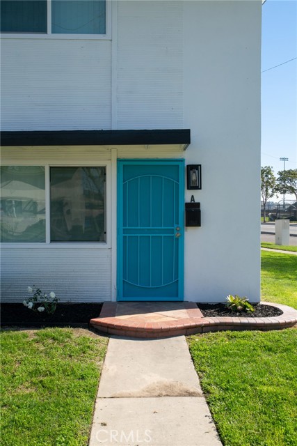 2809 S Baker Street, Santa Ana CA: https://media.crmls.org/medias/0ad4b5d2-f168-4e32-a77c-466a2815a644.jpg