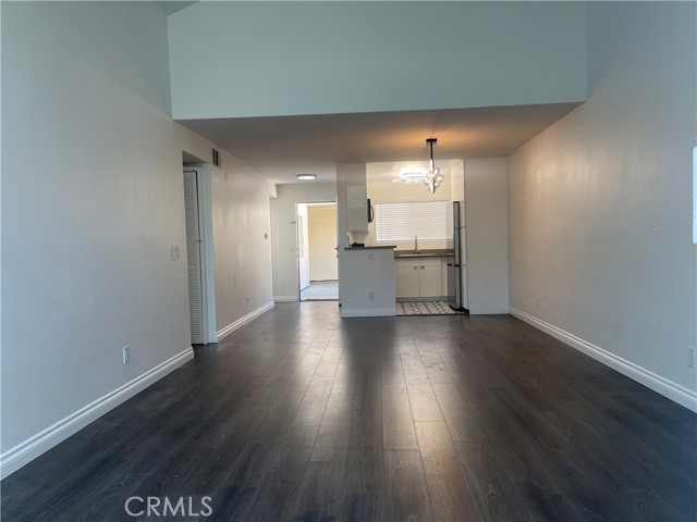 5515 Canoga Avenue, Woodland Hills CA: https://media.crmls.org/medias/0ad4d670-1550-4bb6-b1cd-d9088b909aab.jpg