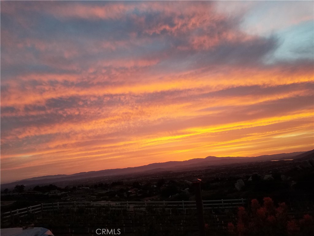https://media.crmls.org/medias/0ad531a1-2058-480d-8631-b13e312e9bdd.jpg?preset=X-Large