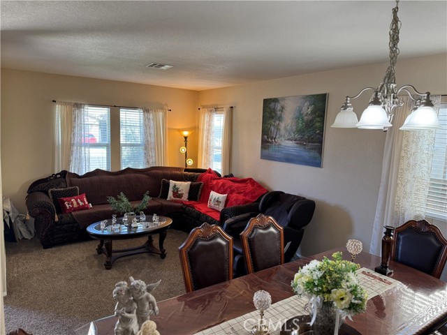 Detail Gallery Image 4 of 18 For 14751 Shetland Ct, Victorville,  CA 92394 - 4 Beds | 2/1 Baths