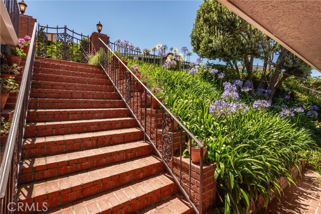 3300 Crownview Drive, Rancho Palos Verdes CA: https://media.crmls.org/medias/0ad5badc-f692-4727-9977-c570b79bbbe0.jpg