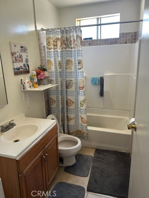 201 W Raymond Street, Compton CA: https://media.crmls.org/medias/0ad5c941-995b-43b1-bcb6-e0b9aab5ceb3.jpg