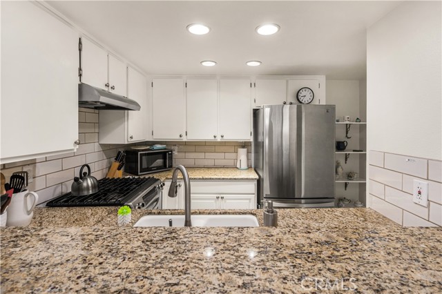 Detail Gallery Image 16 of 42 For 5573 E Vista Del Rio, Anaheim,  CA 92807 - 2 Beds | 2/1 Baths
