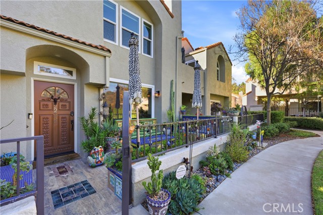 Detail Gallery Image 4 of 55 For 22350 Heritage Pass, Chatsworth,  CA 91311 - 2 Beds | 2/1 Baths