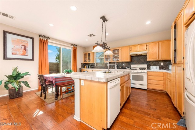 Detail Gallery Image 9 of 28 For 2158 Cypress, Lancaster,  CA 93535 - 4 Beds | 3 Baths