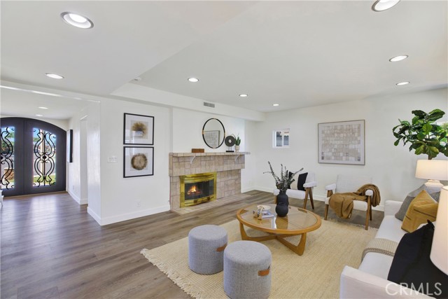 Detail Gallery Image 4 of 63 For 449 S Wellington, Orange,  CA 92869 - 5 Beds | 2/1 Baths