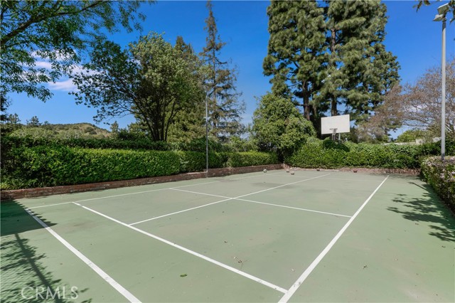 Detail Gallery Image 32 of 33 For 4525 Vista De Oro Ave, Woodland Hills,  CA 91364 - 5 Beds | 4/2 Baths