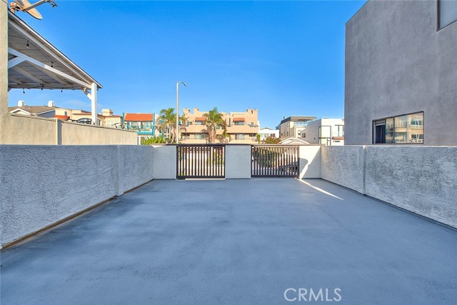 Detail Gallery Image 20 of 20 For 833 Monterey Bld, Hermosa Beach,  CA 90254 - 2 Beds | 2 Baths