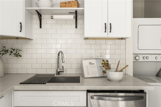 373 Gladys Avenue photo 18