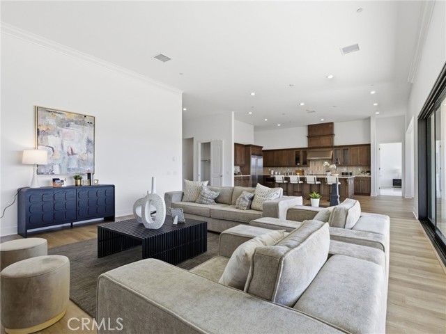 Detail Gallery Image 5 of 36 For 24150 W Corte Zafiro, Valencia,  CA 91354 - 4 Beds | 4/1 Baths