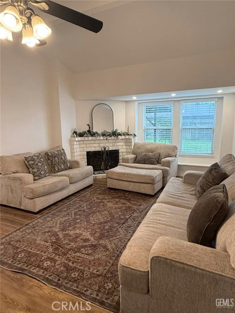 Detail Gallery Image 5 of 14 For 7517 Hachita Ct, Bakersfield,  CA 93309 - 3 Beds | 2 Baths