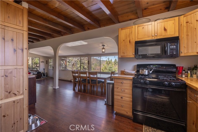 Detail Gallery Image 17 of 43 For 43418 Ridge Crest Dr, Big Bear Lake,  CA 92315 - 2 Beds | 2 Baths