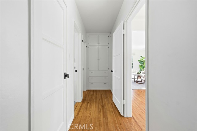 Detail Gallery Image 15 of 39 For 1025 N Screenland Dr, Burbank,  CA 91505 - 3 Beds | 2 Baths