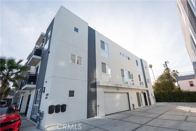 Detail Gallery Image 6 of 20 For 2727 S La Brea Ave #2733,  Los Angeles,  CA 90016 - 4 Beds | 4/1 Baths