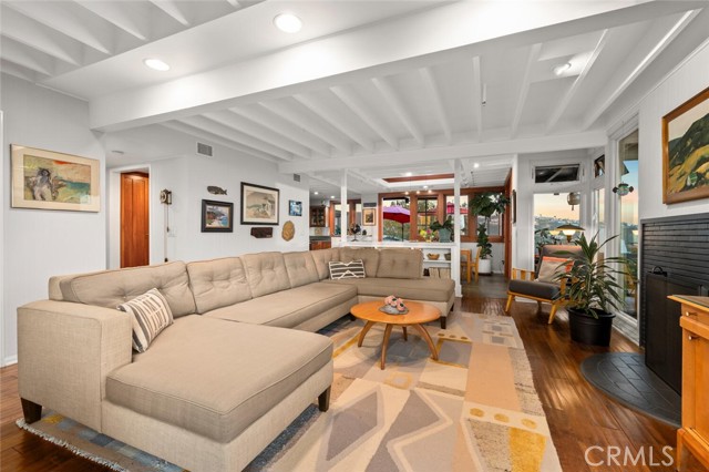 1687 Temple Hills Drive, Laguna Beach CA: https://media.crmls.org/medias/0adc0f31-a4b2-4bf3-a512-915bf5364db2.jpg