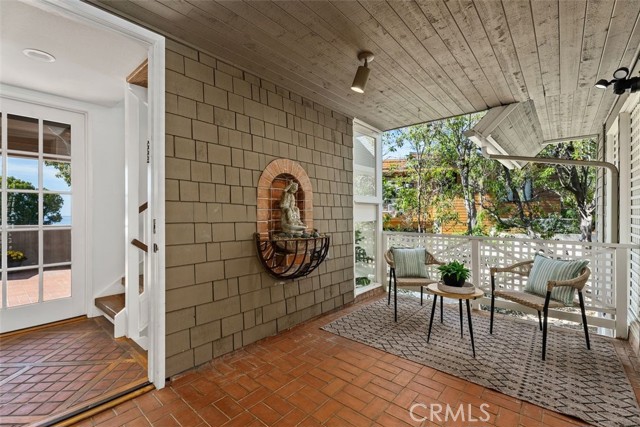 Detail Gallery Image 4 of 40 For 590 Diamond Street, Laguna Beach,  CA 92651 - 5 Beds | 4/1 Baths