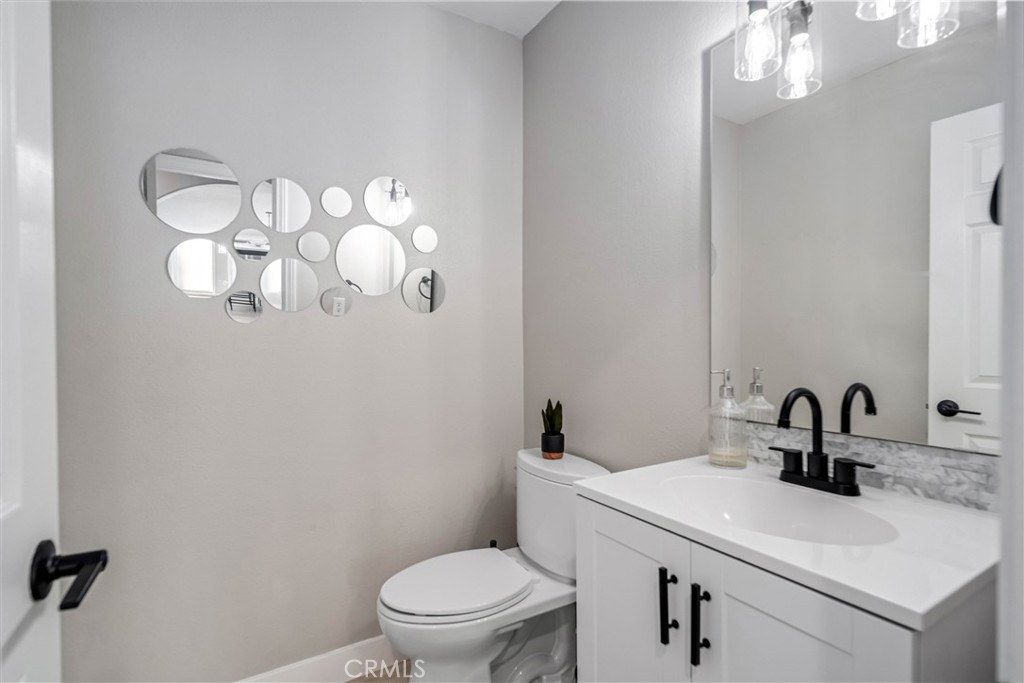 https://media.crmls.org/medias/0adc2b16-da3d-48ee-bf9f-20243a134569.jpg?preset=X-Large