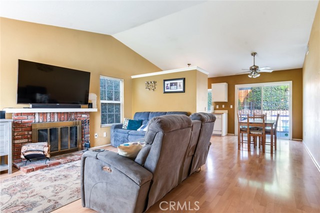 Detail Gallery Image 3 of 17 For 6732 Plum Way, Rancho Cucamonga,  CA 91739 - 3 Beds | 2 Baths