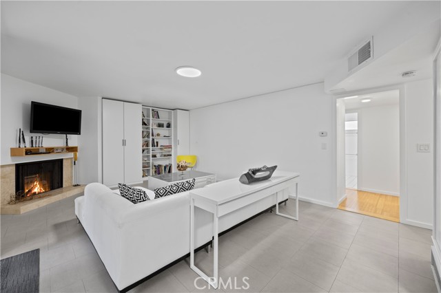 Front Image Thumbnail for CRSR25263704