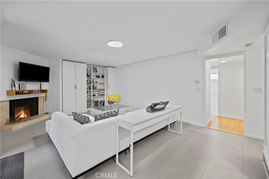 14960 Victory Boulevard #102