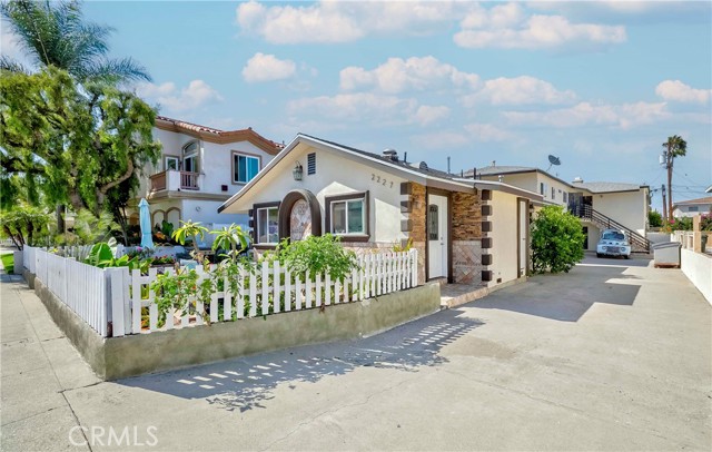 2227 Mathews Avenue, Redondo Beach CA: https://media.crmls.org/medias/0adf083e-e6f5-4acd-a34f-6ac90fb8a09a.jpg