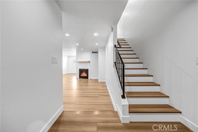 Detail Gallery Image 4 of 36 For 9502 via Salerno, Burbank,  CA 91504 - 2 Beds | 2/1 Baths