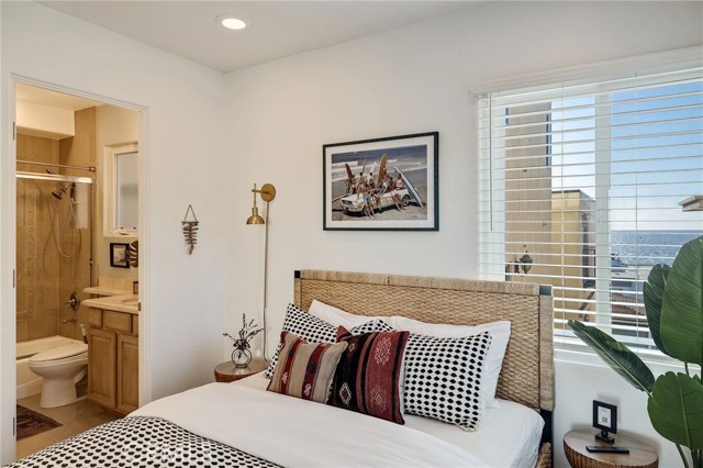 Detail Gallery Image 49 of 66 For 229 23rd, Manhattan Beach,  CA 90266 - 3 Beds | 4 Baths