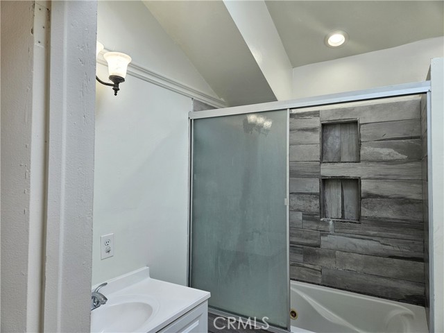 Detail Gallery Image 11 of 13 For 8027 Hinds Ave, North Hollywood,  CA 91605 - 3 Beds | 2 Baths