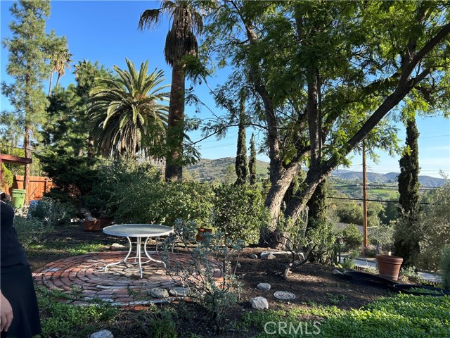 Detail Gallery Image 2 of 9 For 10553 Mcbroom, Sunland,  CA 91040 - 3 Beds | 2 Baths