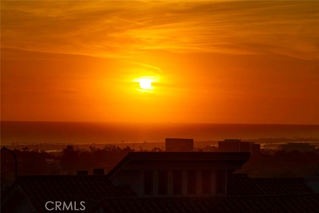 11 Montpellier, Newport Beach CA: https://media.crmls.org/medias/0ae38803-1300-40f0-b0ce-d3460f121f25.jpg