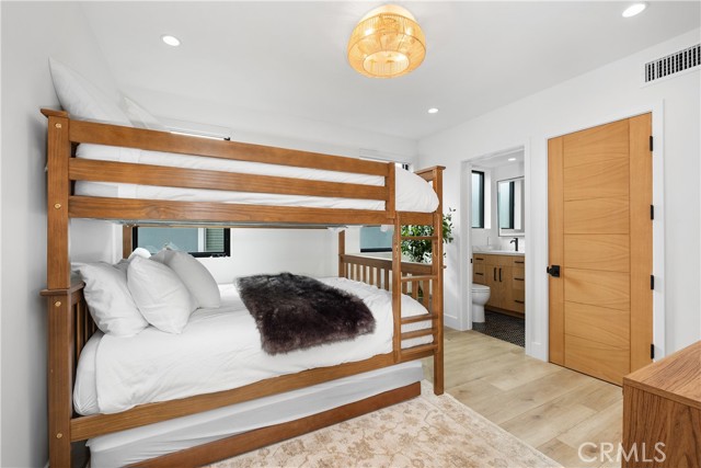 Detail Gallery Image 17 of 38 For 128 39th, Newport Beach,  CA 92663 - – Beds | – Baths