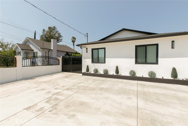 10265 Strathern Street, Sun Valley CA: https://media.crmls.org/medias/0ae481e2-a956-4d76-bce6-5c3c3ea23ef4.jpg