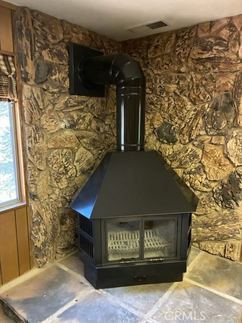 Detail Gallery Image 31 of 39 For 23992 Lakeview Dr., Crestline,  CA 92325 - 3 Beds | 2 Baths