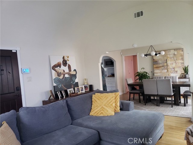 7519 La Salle Avenue, Los Angeles CA: https://media.crmls.org/medias/0ae4a6e8-1ee6-44d2-90ac-8bbd9b273357.jpg