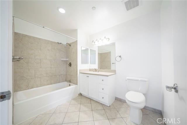 13941 Sherman Way, Van Nuys CA: https://media.crmls.org/medias/0ae4ec75-3aaa-4e07-9052-efe4f5b8df50.jpg