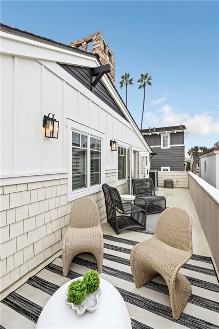 Detail Gallery Image 21 of 28 For 3731 4th Ave, Corona Del Mar,  CA 92625 - 3 Beds | 2/1 Baths