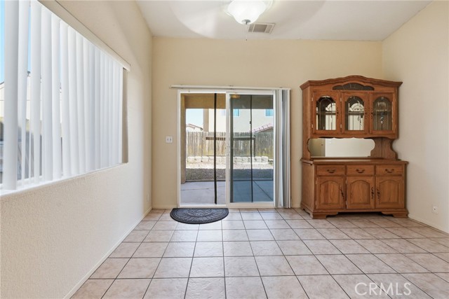 Detail Gallery Image 5 of 30 For 13668 Glenmere, Victorville,  CA 92392 - 3 Beds | 2 Baths