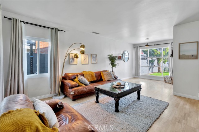 Detail Gallery Image 7 of 51 For 6514 Coldwater Canyon Ave, Valley Village,  CA 91606 - 4 Beds | 3 Baths