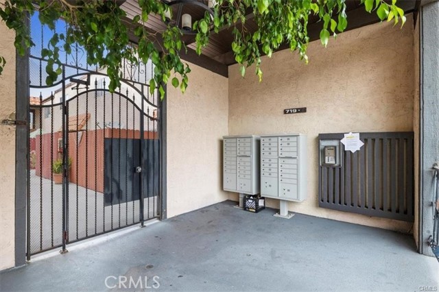 Detail Gallery Image 3 of 20 For 719 N Eucalyptus Ave 19a,  Inglewood,  CA 90302 - 2 Beds | 2 Baths