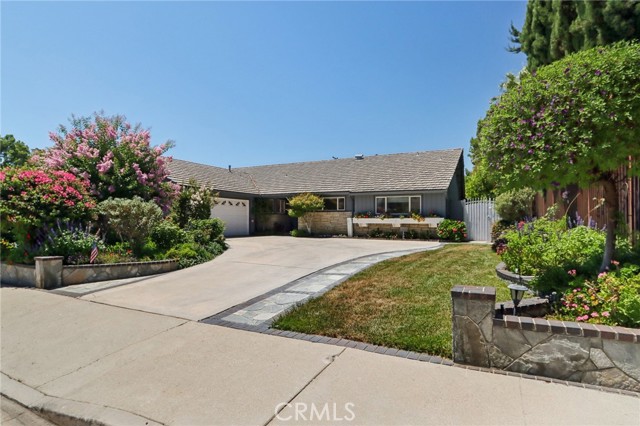 Detail Gallery Image 3 of 42 For 12131 Woodley Ave, Granada Hills,  CA 91344 - 4 Beds | 2/1 Baths