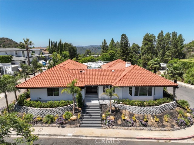 Detail Gallery Image 2 of 52 For 2199 Summitridge Dr, Beverly Hills,  CA 90210 - 4 Beds | 3 Baths