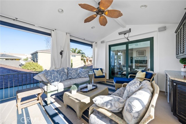 Detail Gallery Image 12 of 27 For 426 1/2 Narcissus #2,  Corona Del Mar,  CA 92625 - 2 Beds | 2/1 Baths
