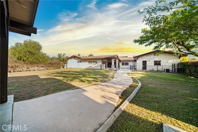 9394 Gum Tree Drive, Corona CA: https://media.crmls.org/medias/0ae64f01-102d-4a7d-ae53-b5f31ce13cbb.jpg