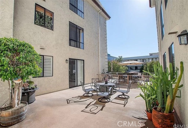Detail Gallery Image 21 of 26 For 4454 Ventura Canyon Ave #305,  Sherman Oaks,  CA 91423 - 2 Beds | 2 Baths
