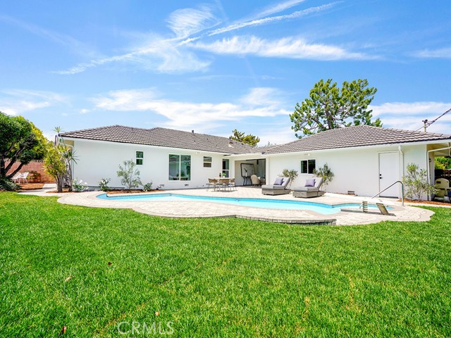 3212 Sunnywood Drive, Fullerton CA: https://media.crmls.org/medias/0ae77e49-2e22-47d2-951e-710e3d6d93c1.jpg