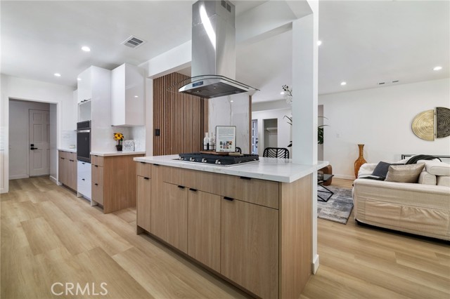 10217 Lemona Avenue, Mission Hills (San Fernando) CA: https://media.crmls.org/medias/0ae8c2a3-7c94-4d06-ac5a-032d2be6774f.jpg