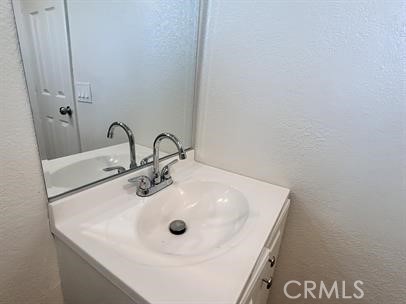 https://media.crmls.org/medias/0ae95efb-e37d-4404-8a40-89c30fe250c2.jpg?preset=X-Large