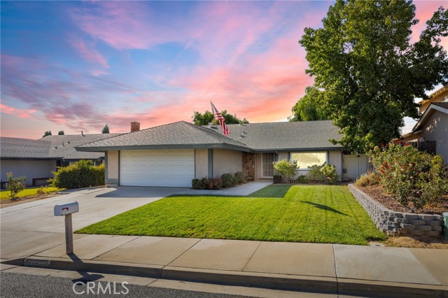 Detail Gallery Image 2 of 26 For 12075 Harclare Dr, Moreno Valley,  CA 92557 - 3 Beds | 2 Baths