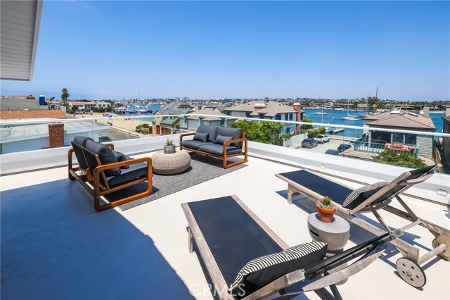 825 W Bay Avenue, Newport Beach CA: https://media.crmls.org/medias/0aea3725-29d9-42c8-a851-b1d8e5f45b8c.jpg