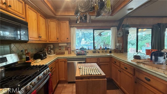 Detail Gallery Image 16 of 44 For 377 Oldstone Ct, Simi Valley,  CA 93065 - 4 Beds | 2 Baths